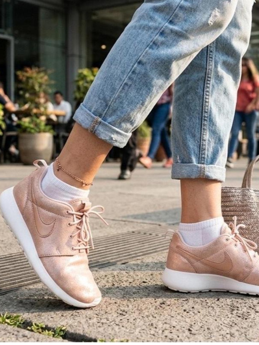 Nike Roshe One Premium Low-Top Sneakers